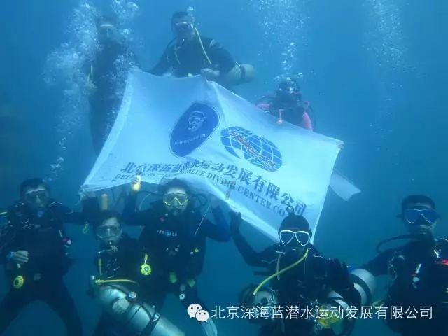 逃离破旧弃城