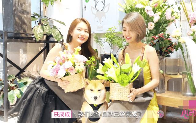 轻薄贴身针织衫与修身铅笔裤，能否给人一种时尚高级感？游戏画面