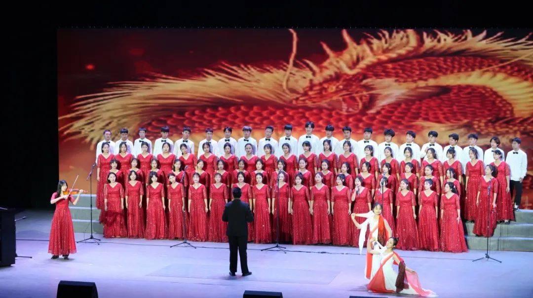 尹烨演讲时带货“买998送899”，被顾均辉批“需要学习定位”