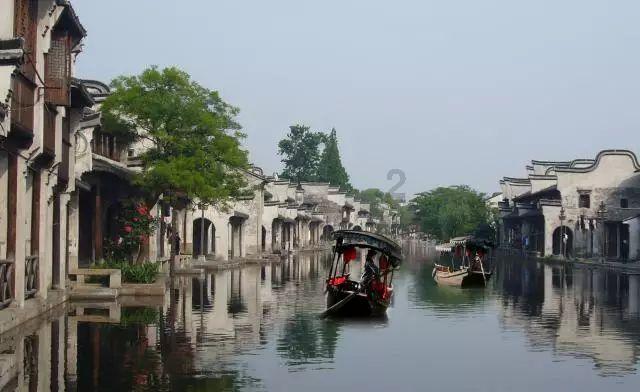 逃离违建房屋