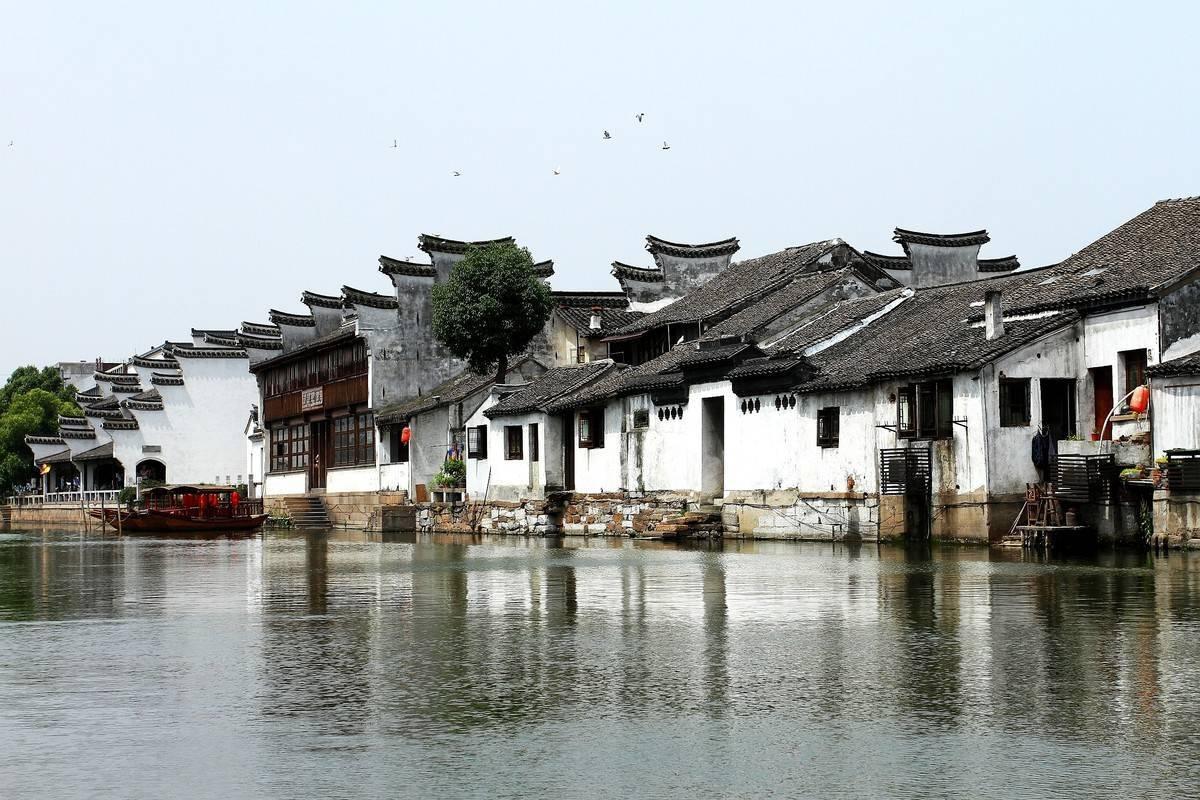 大学生的你更喜欢吃校园美食，还是更喜欢点外卖?