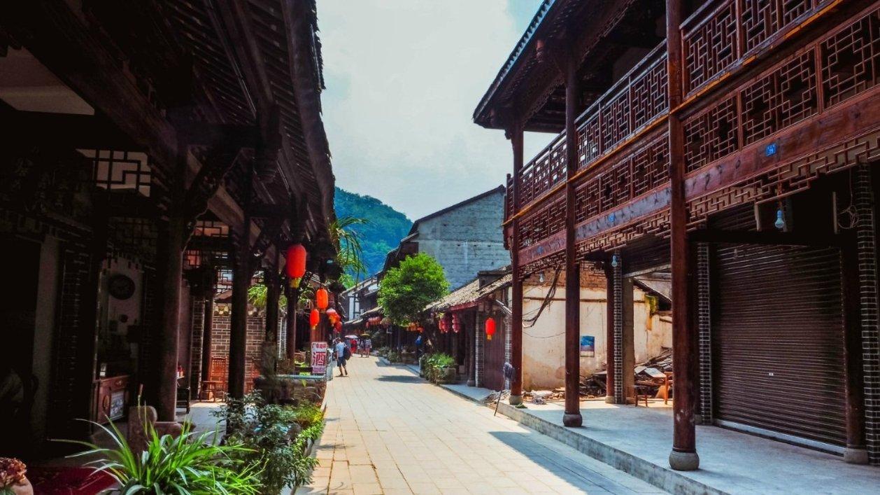 《海边升起一座悬崖》获戛纳短片金棕榈奖，这部影片讲述了什么故事？游戏画面